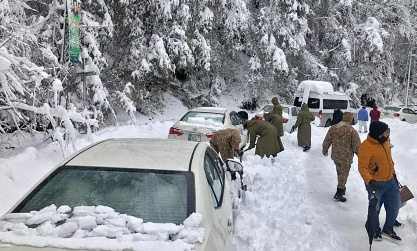 Murree Snowfall Update Tourists Influx In Hill Station Amid Peak Season