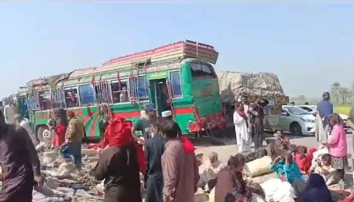 16 Devotees Travelling To Sehwan Die In Two Road Mishaps