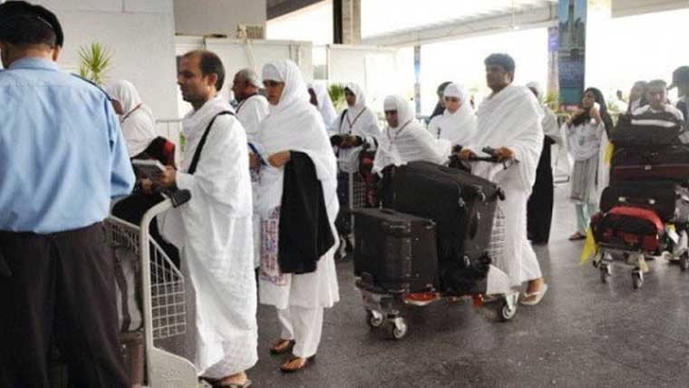 Hundreds Of Pakistani Umrah Pilgrims Barred From Travel Over Missing Polio Vaccine Certificates