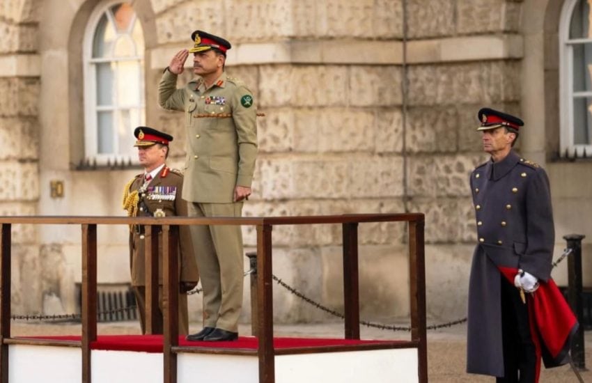 Pakistan Army Chief Reaches Uk To Participate In 7th Regional Stabilization Conference