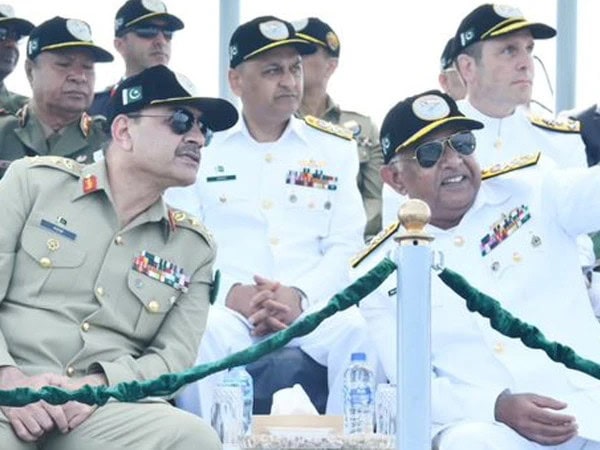 Pakistan Navy Concludes Multinational Exercise Aman 2025 With Spectacular Fleet Review