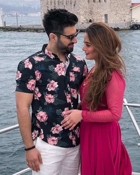 Pakistan Star Couples Spread Love On Valentines Day With Romantic Viral Posts 