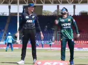 Tri Series Final Pakistan Wins Toss Opts To Bat First Against New Zealand