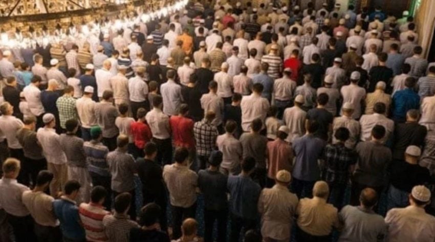 Mosques Overflow With Worshippers As Ramadan Kicks Off With Spiritual Devotion