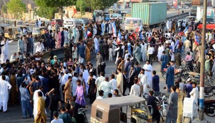 Prolonged Road Blockades Over Canal Protests Paralyse Trade Transport Across Sindh