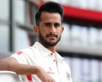 Cricketer Hasan Alis Mother Mugged In Gujranwala
