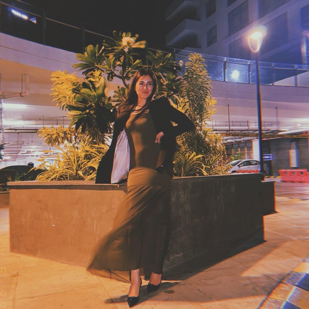 Hania Amir Faces Backlash Over Bold Instagram Pictures 