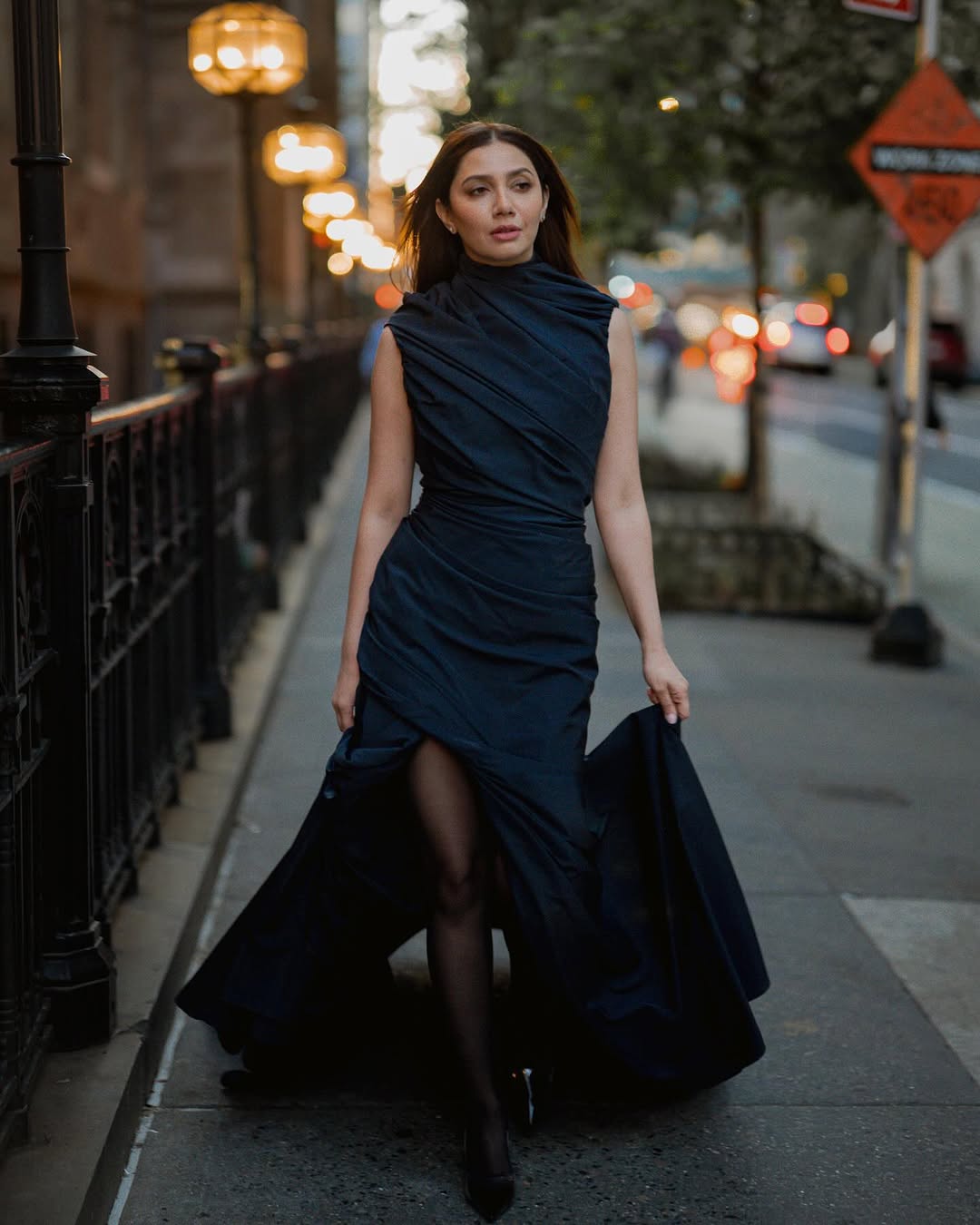 Mahira Khans Regal Look Lights Up New York Streets Ahead Of Love Guru Release 
