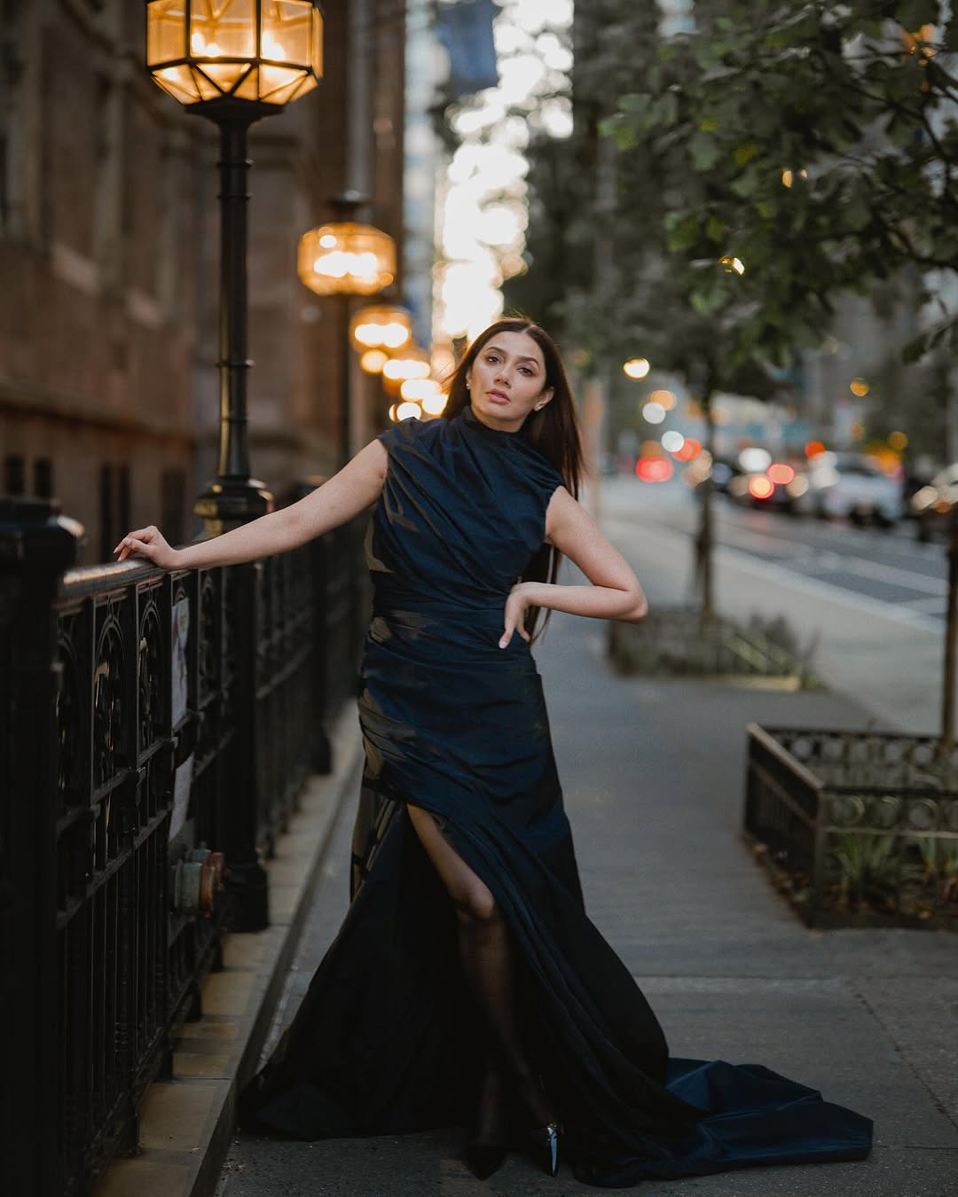 Mahira Khans Regal Look Lights Up New York Streets Ahead Of Love Guru Release 
