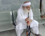 Maulana Abdul Aziz Expels Mufti Abdul Qavi At Gunpoint From Jamia Hafsa Video Goes Viral