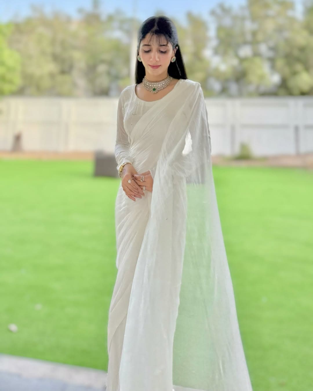 Mawra Hocanes Elegant White Saree Look Wows Fans On Social Media 