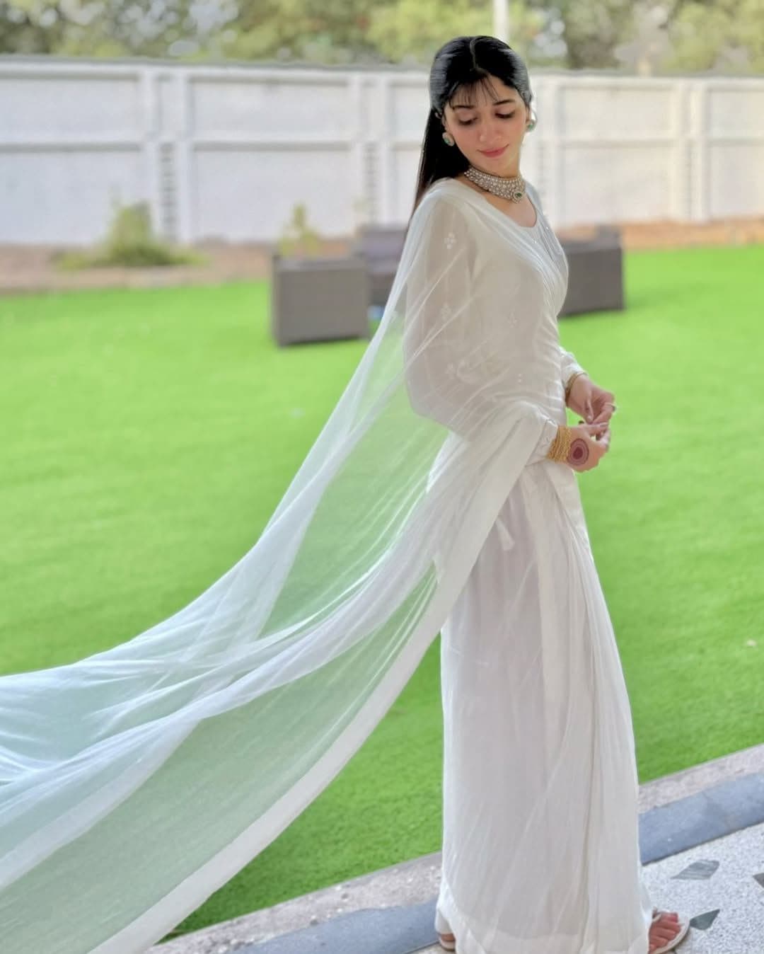 Mawra Hocanes Elegant White Saree Look Wows Fans On Social Media 