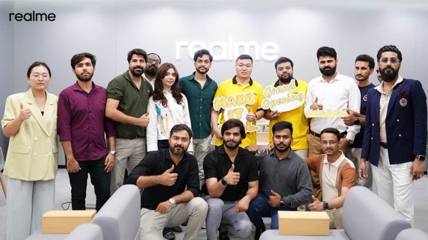 Realme Opens Pakistans First Combined Sales Service Store At Dolmen Mall Lahore