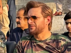 Shahid Afridi Visits Loc To Show Solidarity With Soldiers