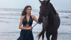 Amna Ilyas Under Fire For Bold Beach Photos In Revealing Attire