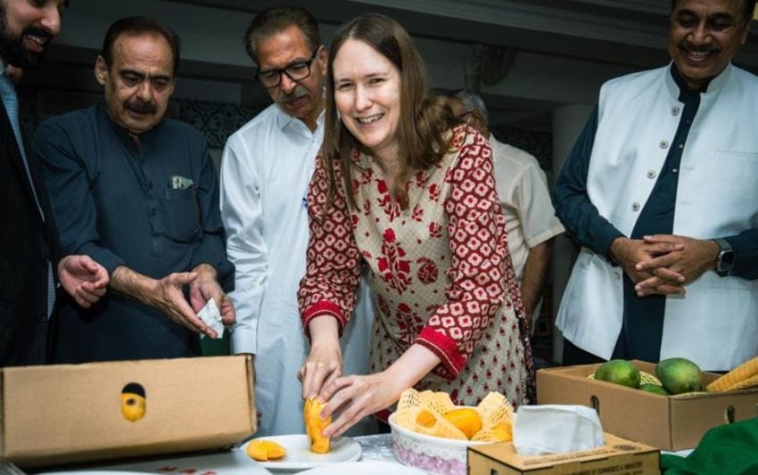 Us Consul General Applauds Local Skills And Cultural Heritage In South Punjab 