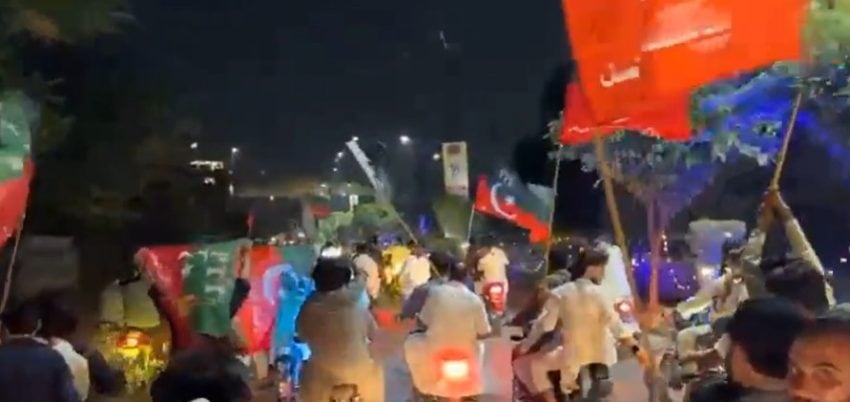 Pti Workers Storm Streets In Rawalpindi Face Off With Cops Amid Crackdown