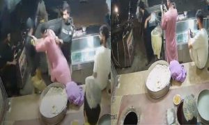 Shaheen Force Cops Assault Citizen For Making Video In Karachi
