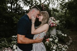 Taylor Swift Gets Engaged To Nfls Travis Kelce As Photos Go Viral