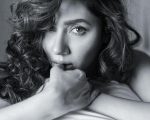 Mahira Khans New Sizzling Photoshoot Breaks The Internet