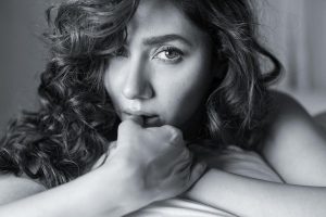 Mahira Khans New Sizzling Photoshoot Breaks The Internet