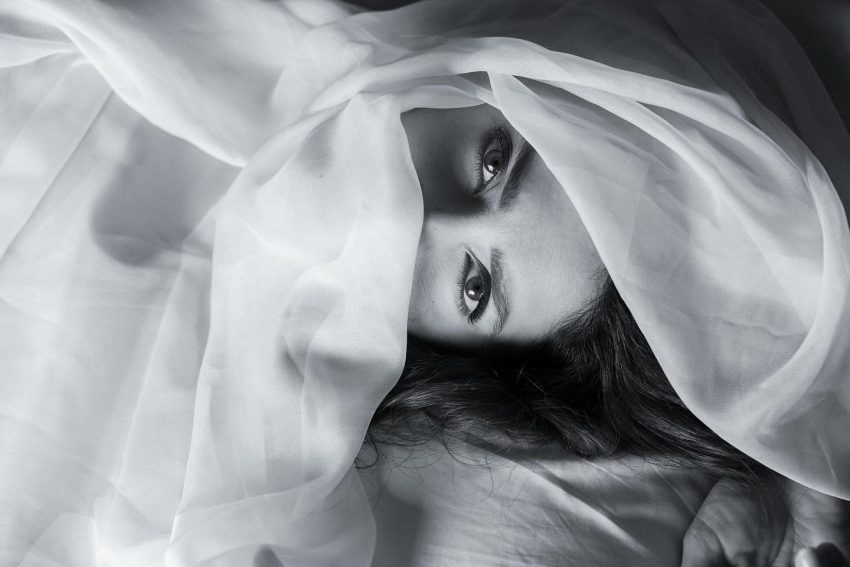 Mahira Khans New Sizzling Photoshoot Breaks The Internet 