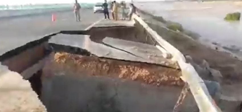 Traffic Suspended On M 5 Motorway After Flood Damage In South Punjab