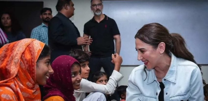 Us Envoy Visits Kasur Flood Relief Camp Reaffirms Support For Pakistans Recovery