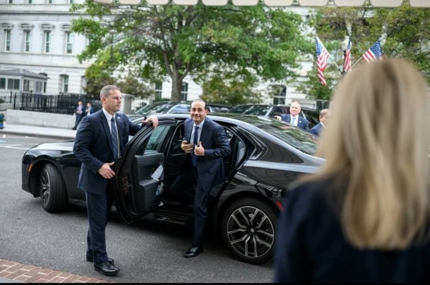 White House Releases Pictures Of Donald Trump Meeting Pak Pm And Army Chief 