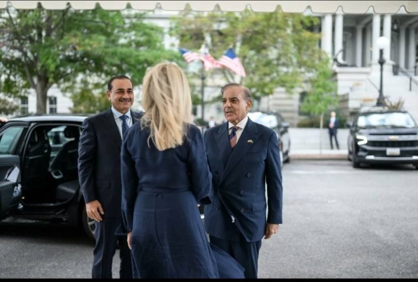 White House Releases Pictures Of Donald Trump Meeting Pak Pm And Army Chief 
