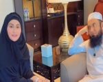 Actress Nargis Performs Umrah Meets Maulana Tariq Jamil In Makkah