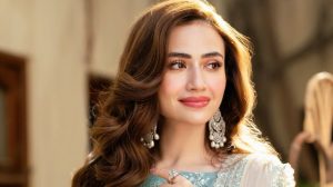 Sana Javed Warns Fans Against Fake Verified Facebook Account
