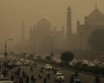 Smog Update Lahore Citizens Urged To Stay Indoors As Aqi Tops 200