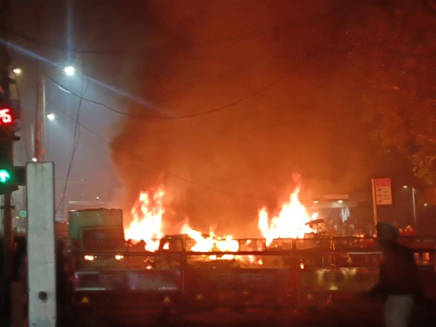 Blast Near New Delhis Red Fort Metro Causes Panic Probe Underway 