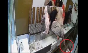Gold Heist By Womens Gang Caught On Camera Near Multan