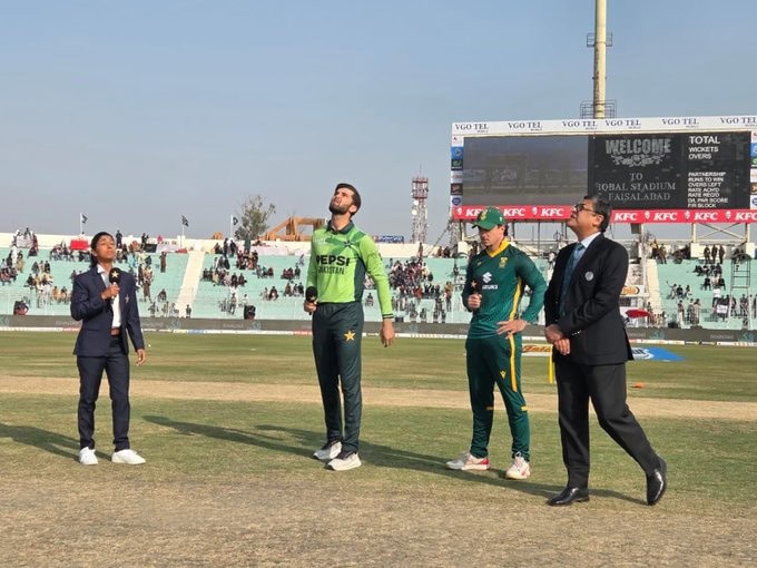 South Africa Bat First Against Pakistan In Deciding Odi Of Series