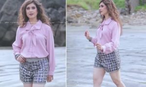 62 Year Old Meenakshi Sheshadris Beach Photoshoot Leaves Fans Speechless