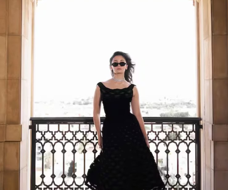 Alia Bhatt Stuns Fans In Black Halter Neck Dress See Viral Pics 
