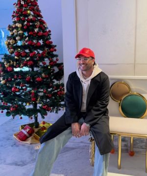 Christmas 2025 Pakistani Showbiz Stars Spread Holiday Cheer With Heartwarming Moments 