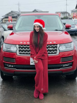 Christmas 2025 Pakistani Showbiz Stars Spread Holiday Cheer With Heartwarming Moments 