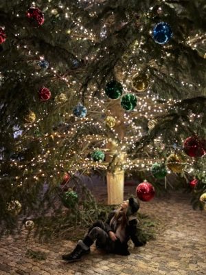 Christmas 2025 Pakistani Showbiz Stars Spread Holiday Cheer With Heartwarming Moments 