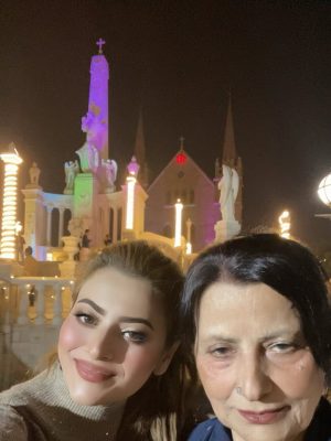 Christmas 2025 Pakistani Showbiz Stars Spread Holiday Cheer With Heartwarming Moments 