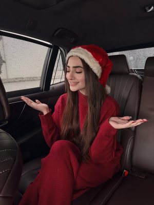 Christmas 2025 Pakistani Showbiz Stars Spread Holiday Cheer With Heartwarming Moments 