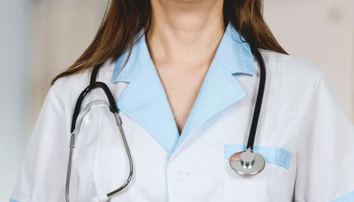 Fake Doctor Arrested In Lahore For Taking Bribes From Patients Relatives