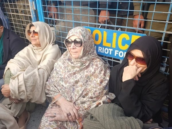 Imran Khans Sisters Pti Workers Stage Sit In Outside Adiala Jail Over Denial Of Meeting