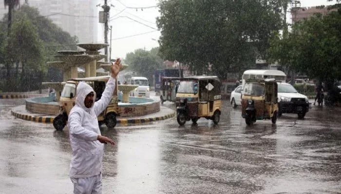 Heavy Rain Hits Karachi Temperatures Expected To Drop To Single Digits