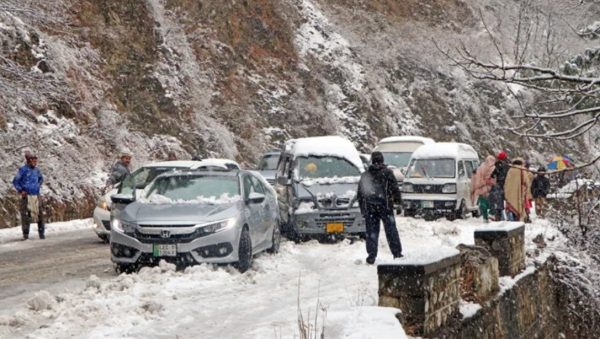 Murree Snowfall Update Travelers Warned As These Roads Closed