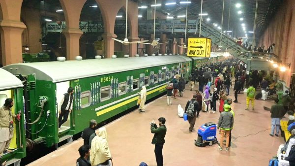 New Train Timings From Lahore To Karachi Amid Dense Fog