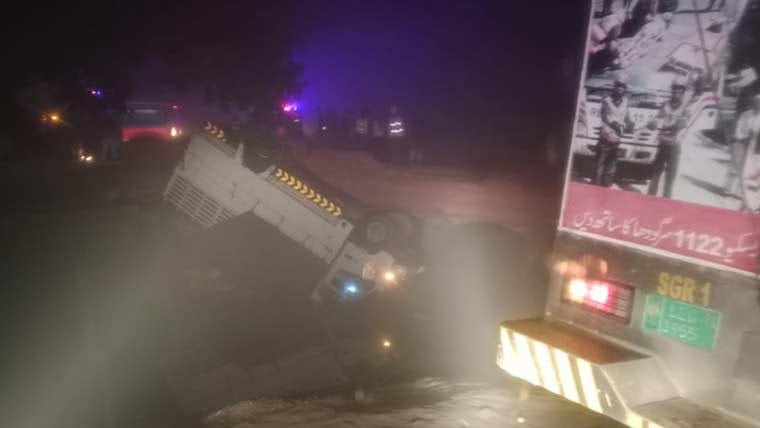 Sargodha Tragedy Truck Falls Into Dry Canal Amid Thick Fog 