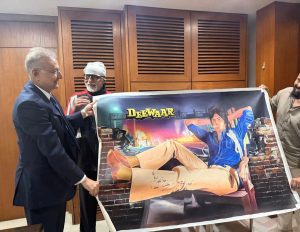 Dubai Businessman Gifts Signed Deewaar Artwork To Amitabh Bachchan